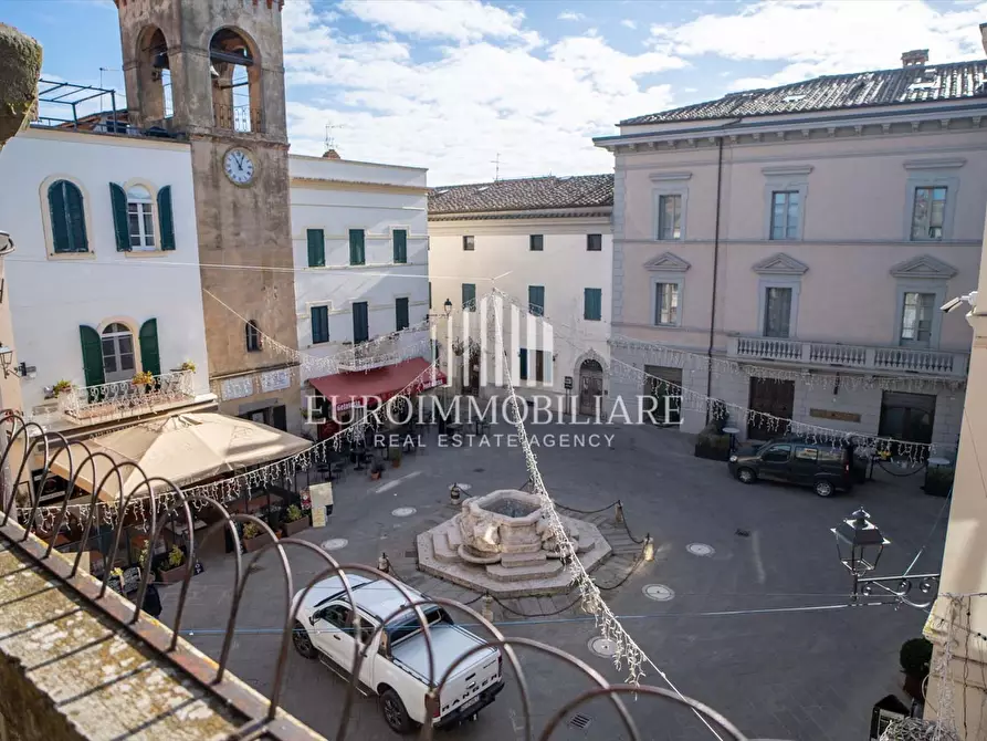 Immagine 2 di Appartamento in vendita  in Piazza Giuseppe Mazzini, 5 a Castiglione Del Lago