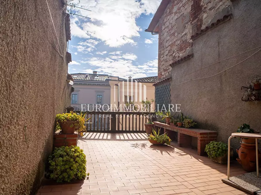 Immagine 4 di Appartamento in vendita  in Piazza Giuseppe Mazzini, 5 a Castiglione Del Lago