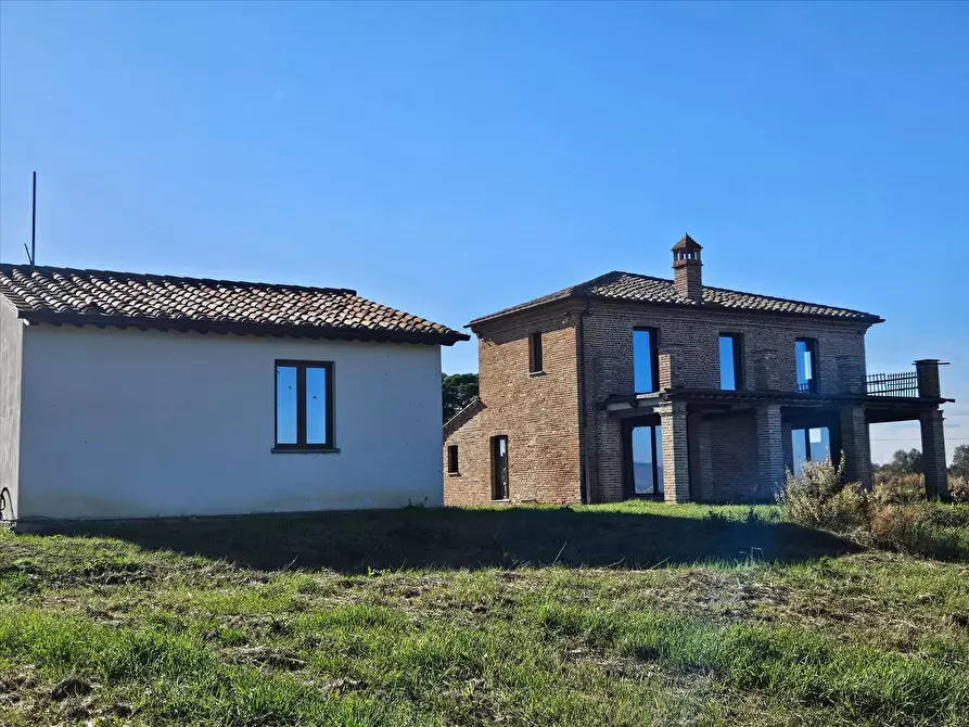 Immagine 4 di Rustico / casale in vendita  in Viale Milano, 70A a Castiglione Del Lago