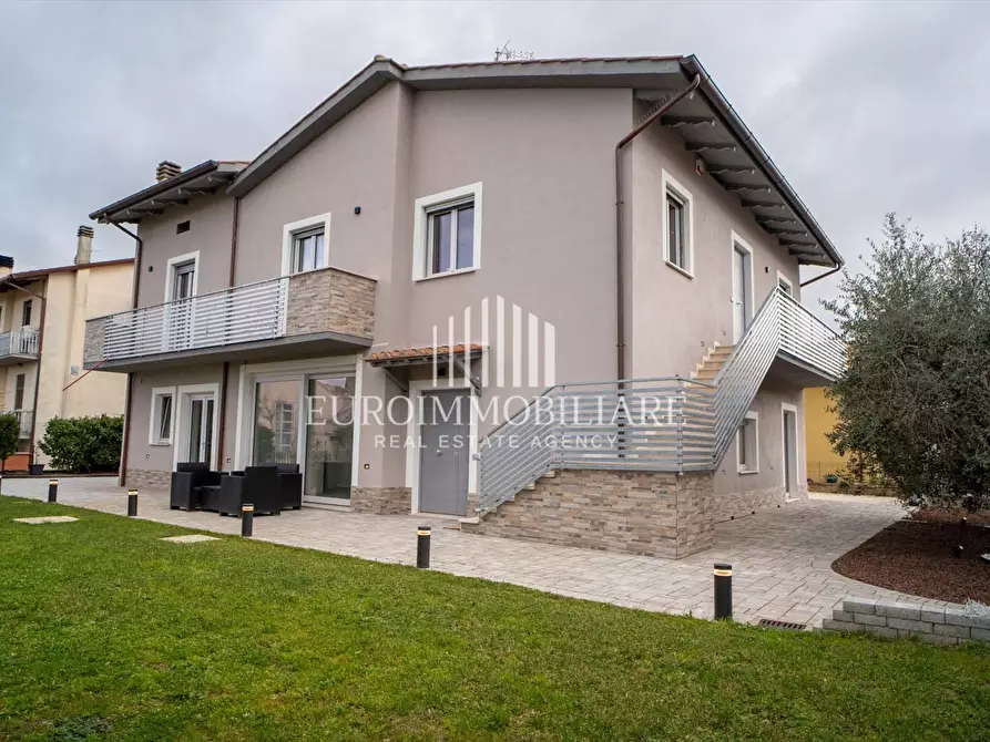 Immagine 1 di Villa in vendita  in Via della Liberta', 7 a Castiglione Del Lago