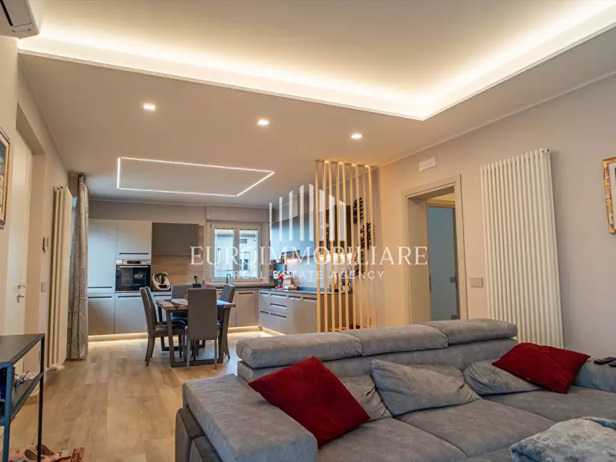 Immagine 5 di Villa in vendita  in Via della Liberta', 7 a Castiglione Del Lago