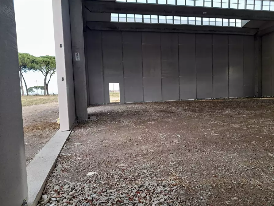 Immagine 8 di Locale commerciale in affitto  in via zona industriale, 10 a Castiglione Del Lago