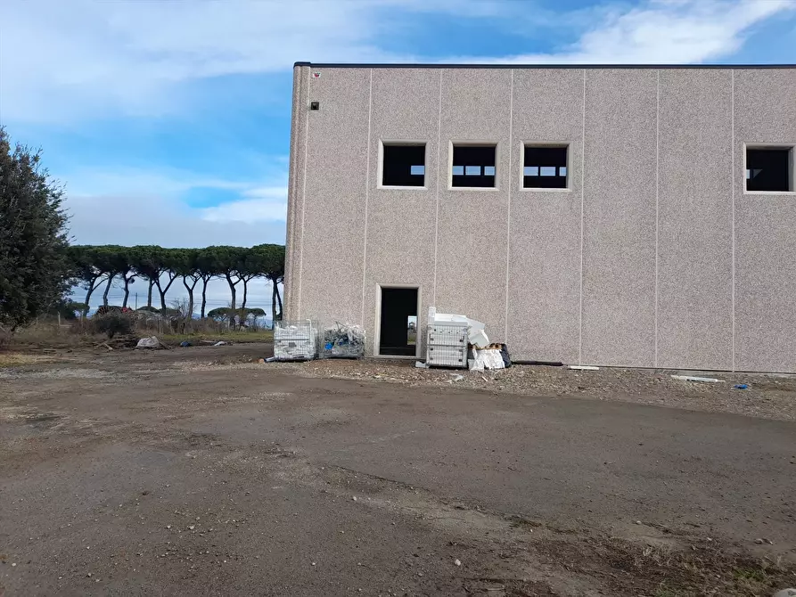 Immagine 4 di Locale commerciale in affitto  in via zona industriale, 10 a Castiglione Del Lago