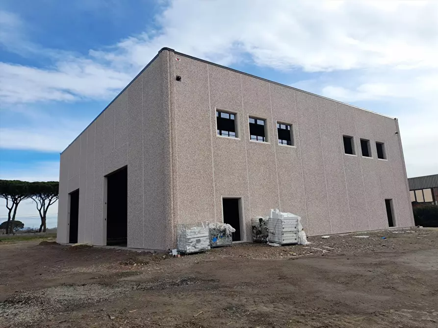 Immagine 3 di Locale commerciale in affitto  in via zona industriale, 10 a Castiglione Del Lago