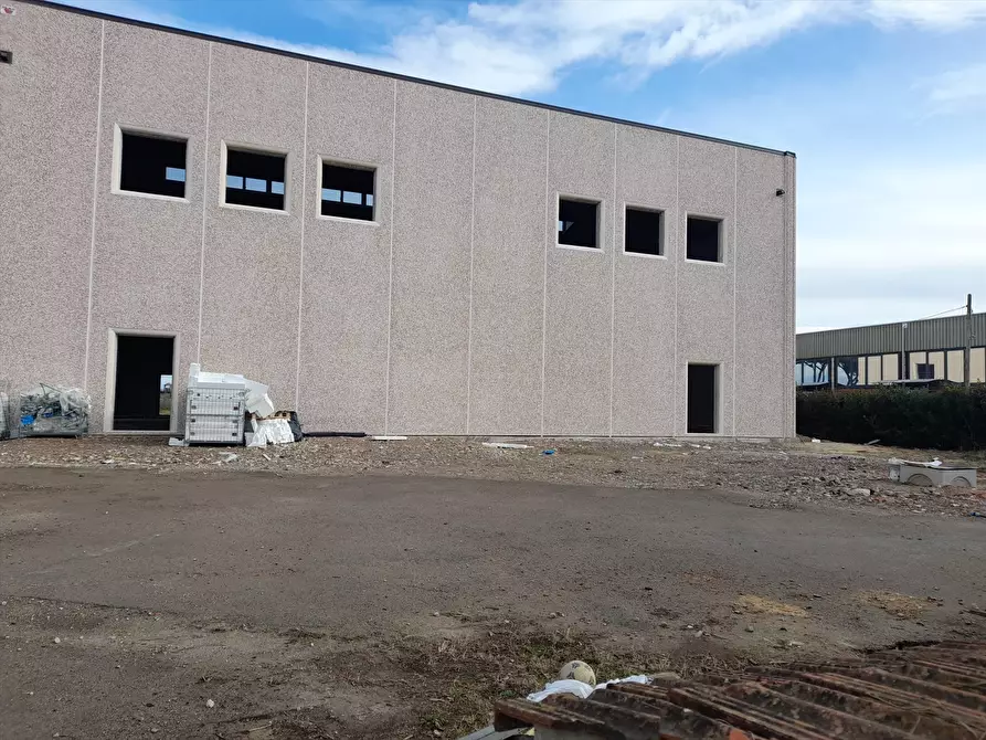 Immagine 2 di Locale commerciale in affitto  in via zona industriale, 10 a Castiglione Del Lago