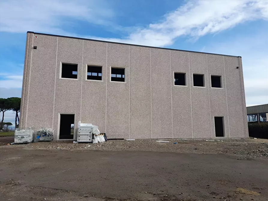 Immagine 1 di Locale commerciale in affitto  in via zona industriale, 10 a Castiglione Del Lago