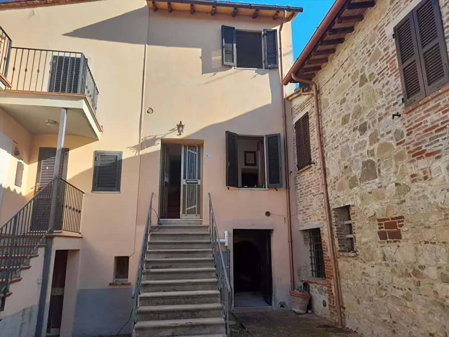 Immagine 1 di Porzione di casa in vendita  in Via del Giglio, 22 a Castiglione Del Lago