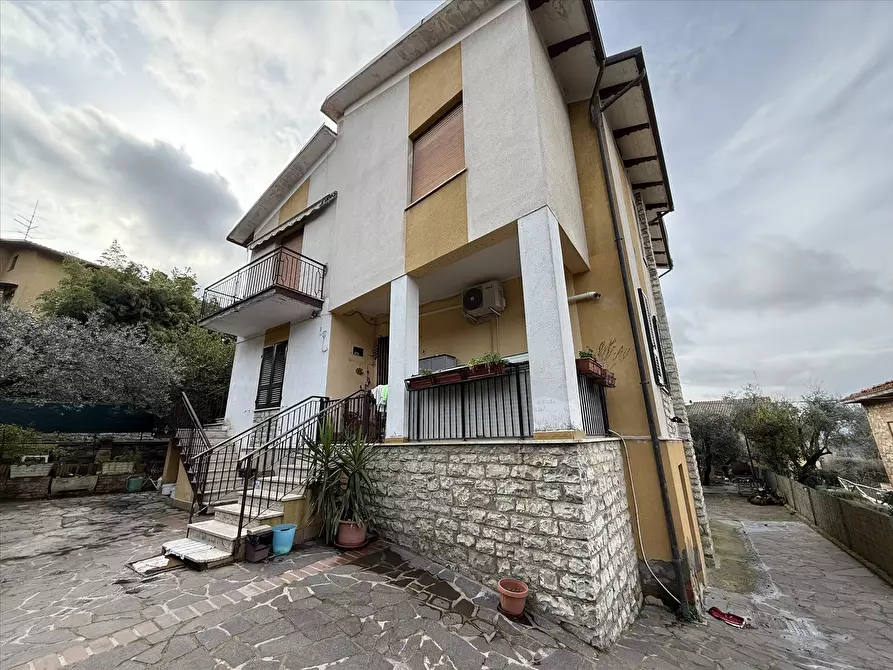 Immagine 1 di Casa indipendente in vendita  in Viale Roma, 18 a Paciano