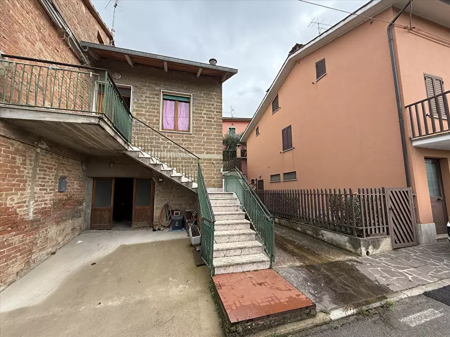 Immagine 2 di Porzione di casa in vendita  in Via Bassa, 15 a Castiglione Del Lago