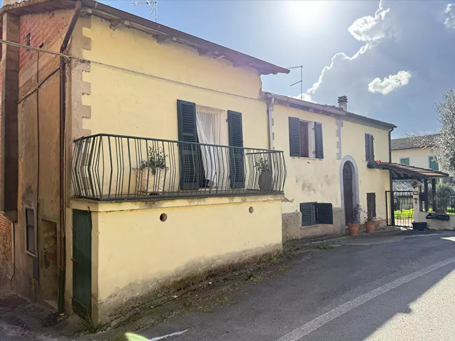 Immagine 3 di Porzione di casa in vendita  in Via della Madonnuccia, 1 a Castiglione Del Lago