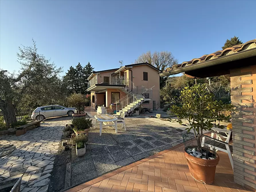 Immagine 10 di Villa in vendita  in Via dei Garofani, 12 a Passignano Sul Trasimeno