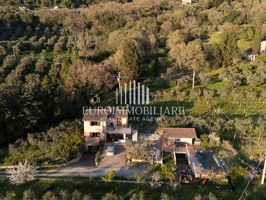 Immagine 4 di Villa in vendita  in Via dei Garofani, 12 a Passignano Sul Trasimeno
