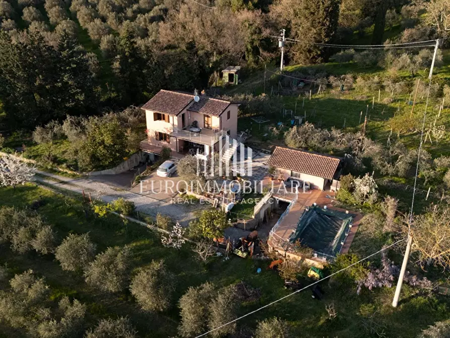 Immagine 8 di Villa in vendita  in Via dei Garofani, 12 a Passignano Sul Trasimeno