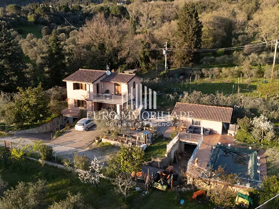 Immagine 9 di Villa in vendita  in Via dei Garofani, 12 a Passignano Sul Trasimeno