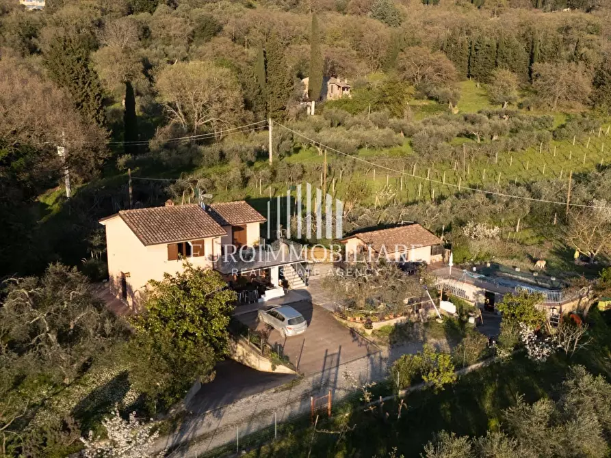 Immagine 3 di Villa in vendita  in Via dei Garofani, 12 a Passignano Sul Trasimeno