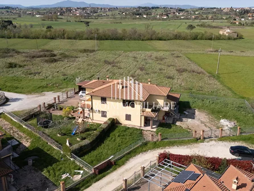 Immagine 4 di Appartamento in vendita  in Località Carraia, 125 a Castiglione Del Lago