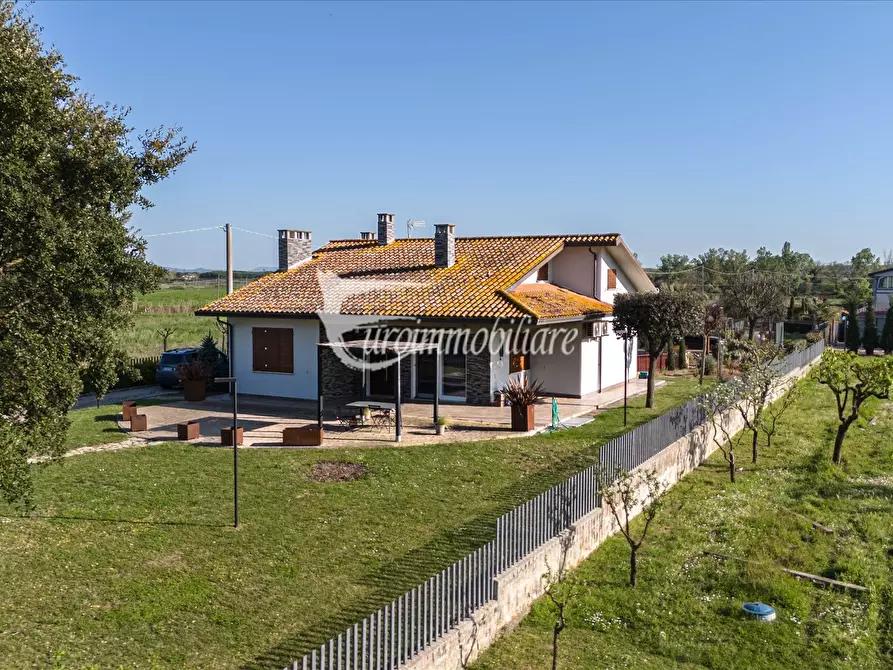 Immagine 1 di Villa in vendita  in Indirizzo non valido. a Castiglione Del Lago
