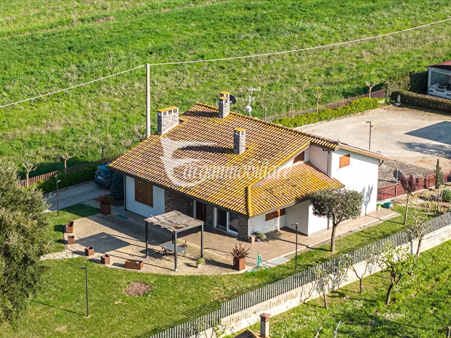 Immagine 6 di Villa in vendita  in Indirizzo non valido. a Castiglione Del Lago