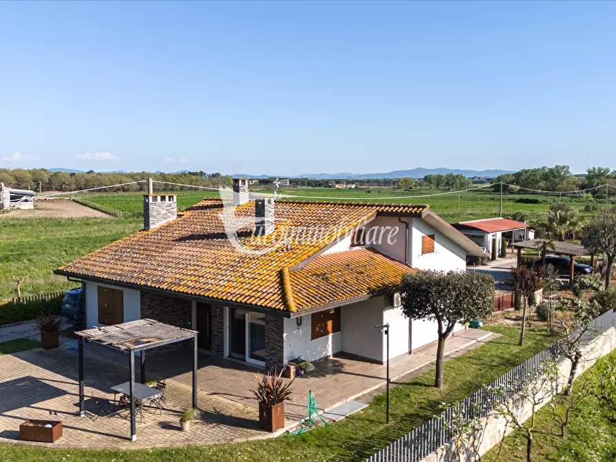 Immagine 2 di Villa in vendita  in Indirizzo non valido. a Castiglione Del Lago