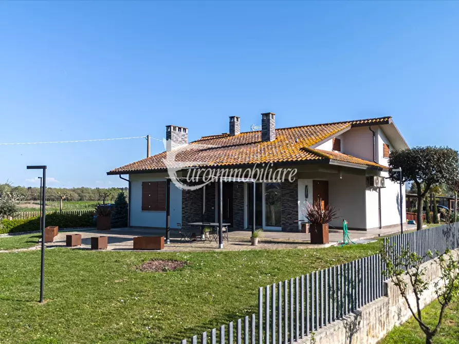 Immagine 3 di Villa in vendita  in Indirizzo non valido. a Castiglione Del Lago