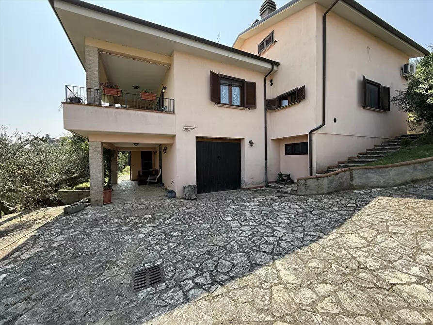 Immagine 5 di Villa in vendita  a Magione