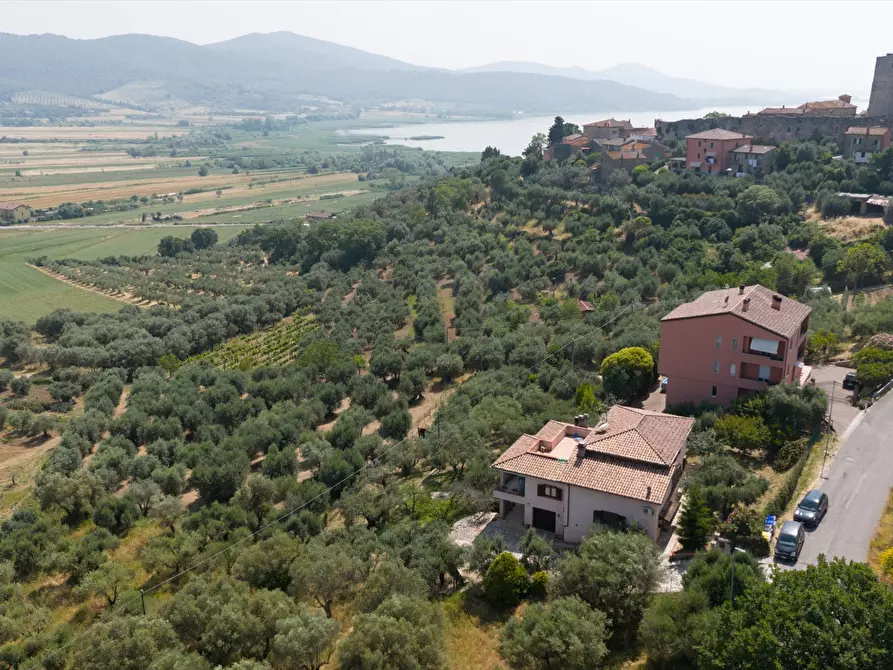 Immagine 1 di Villa in vendita  a Magione