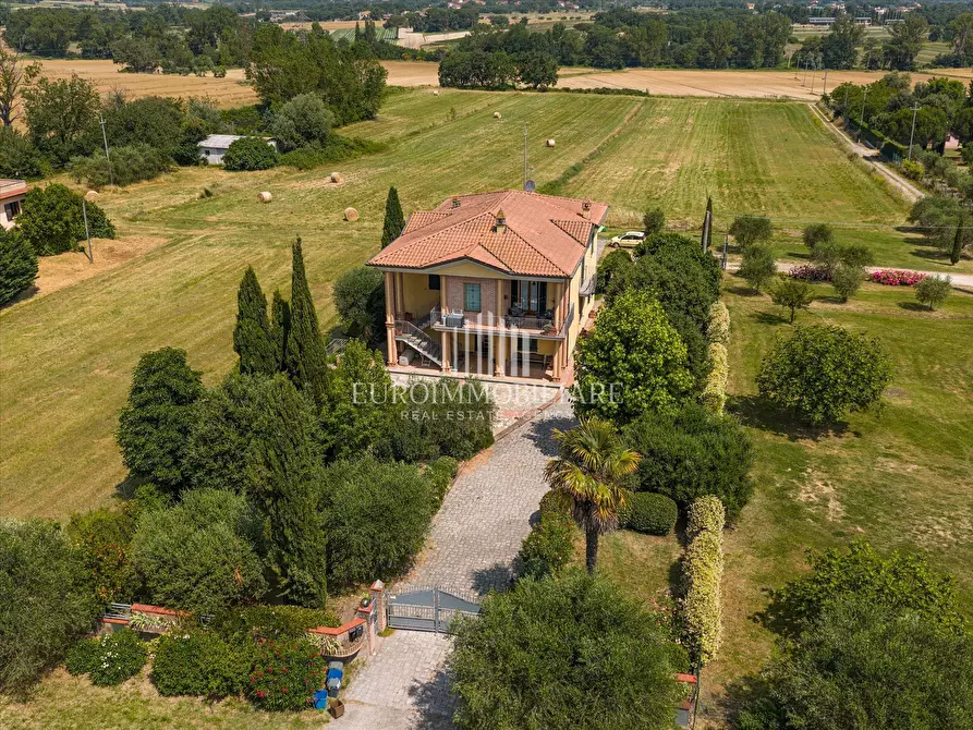Immagine 2 di Villa in vendita  in Via Giuseppe Garibaldi, 7 a Castiglione Del Lago