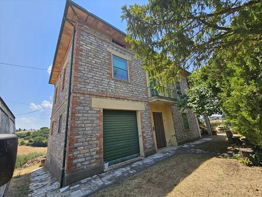 Immagine 1 di Casa indipendente in vendita  a Castiglione Del Lago