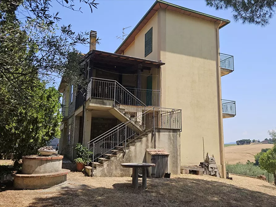 Immagine 5 di Casa indipendente in vendita  a Castiglione Del Lago