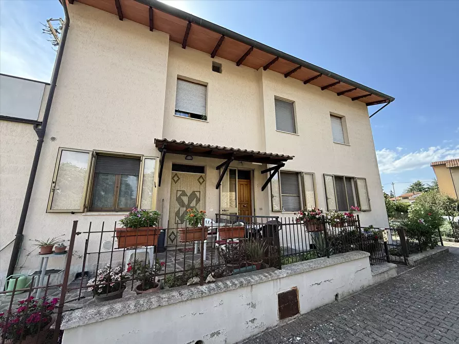 Immagine 2 di Appartamento in vendita  in Via Bruno Buozzi, 93 a Castiglione Del Lago