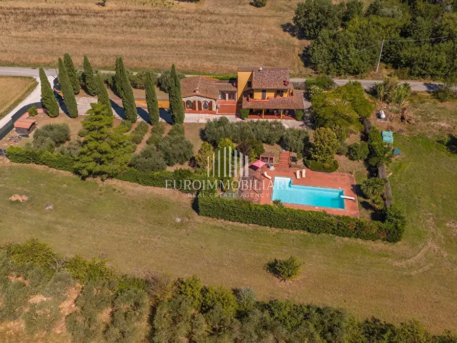 Immagine 4 di Villa in vendita  in Località Croce, 26 a Castiglione Del Lago