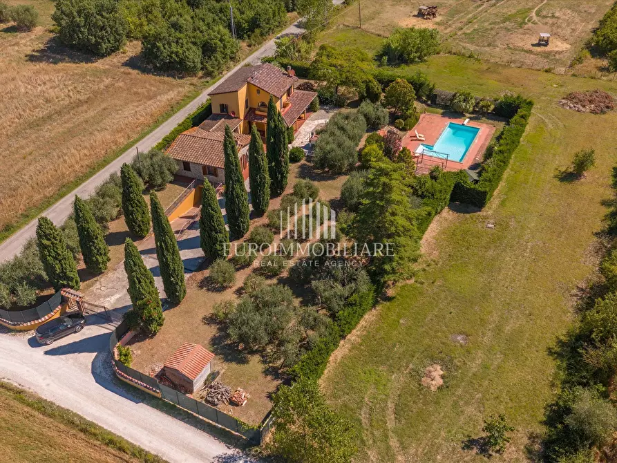 Immagine 3 di Villa in vendita  in Località Croce, 26 a Castiglione Del Lago