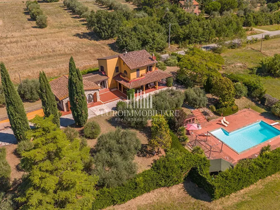 Immagine 1 di Villa in vendita  in Località Croce, 26 a Castiglione Del Lago
