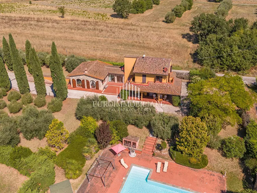 Immagine 2 di Villa in vendita  in Località Croce, 26 a Castiglione Del Lago