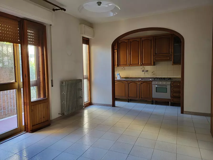 Immagine 2 di Appartamento in vendita  a Castiglione Del Lago