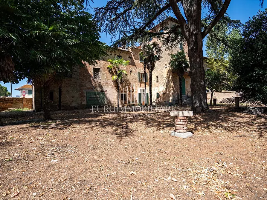 Immagine 3 di Villa in vendita  in Via C.B. Cavour, 37 a Castiglione Del Lago