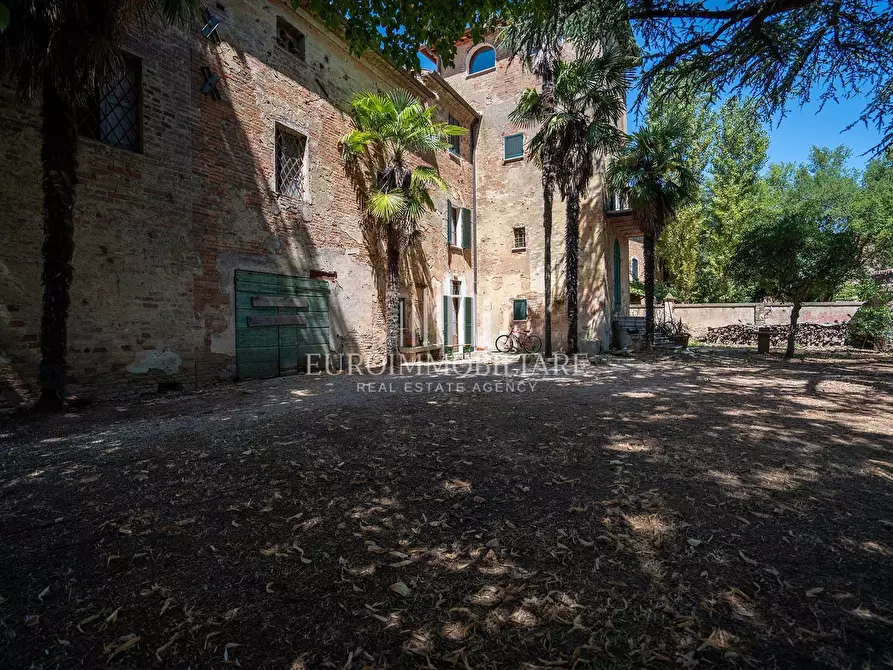 Immagine 4 di Villa in vendita  in Via C.B. Cavour, 37 a Castiglione Del Lago