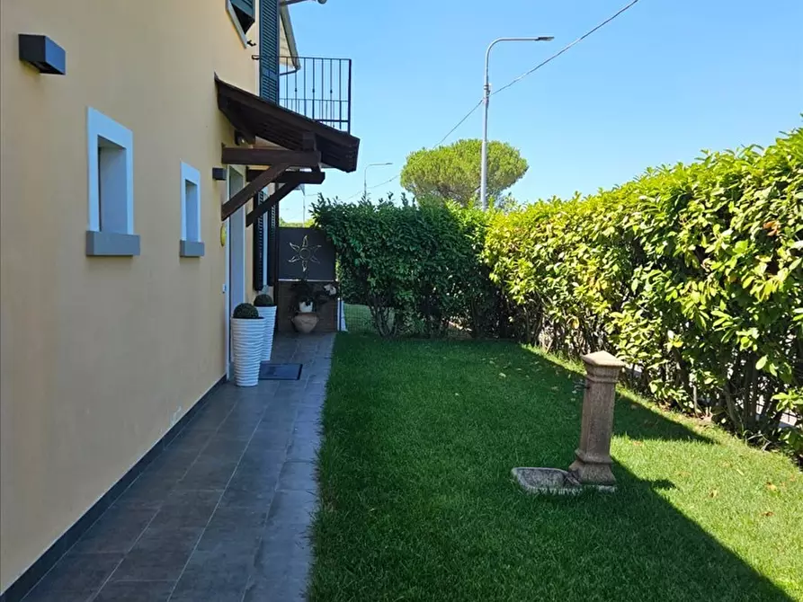 Immagine 3 di Villa in vendita  a Cortona