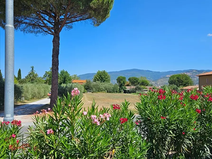 Immagine 4 di Villa in vendita  a Cortona