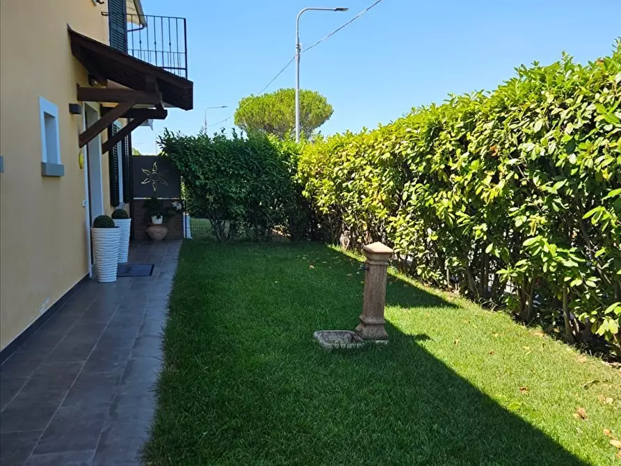 Immagine 5 di Villa in vendita  a Cortona