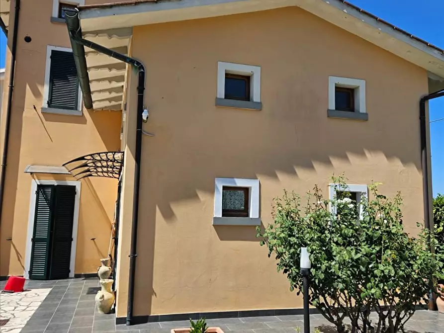 Immagine 6 di Villa in vendita  a Cortona