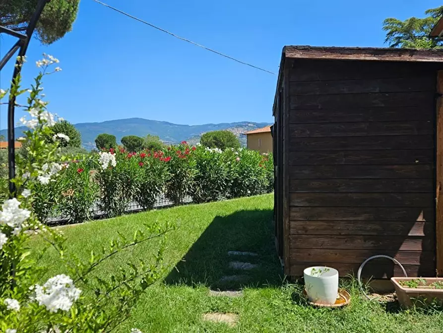 Immagine 7 di Villa in vendita  a Cortona