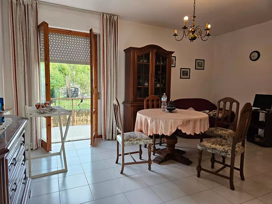 Immagine 2 di Appartamento in vendita  in Via della Liberta', 32 a Castiglione Del Lago