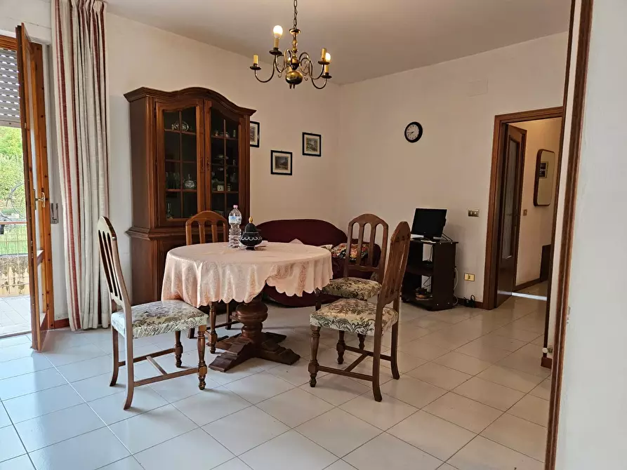 Immagine 3 di Appartamento in vendita  in Via della Liberta', 32 a Castiglione Del Lago