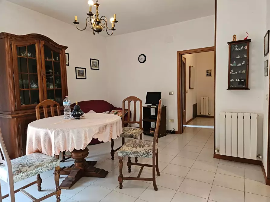 Immagine 4 di Appartamento in vendita  in Via della Liberta', 32 a Castiglione Del Lago