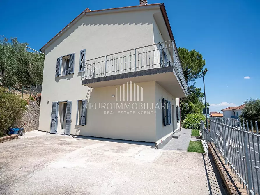 Immagine 5 di Villa in vendita  in Via Bruno Buozzi, 77 a Castiglione Del Lago