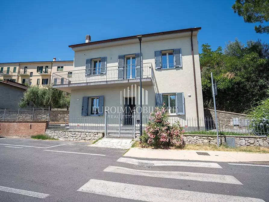 Immagine 4 di Villa in vendita  in Via Bruno Buozzi, 77 a Castiglione Del Lago