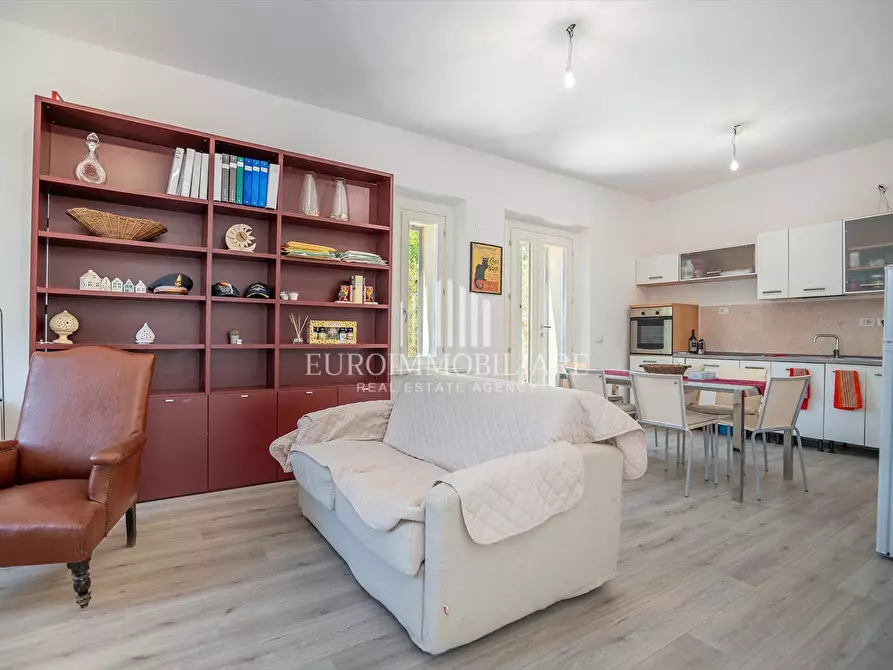 Immagine 6 di Villa in vendita  in Via Bruno Buozzi, 77 a Castiglione Del Lago