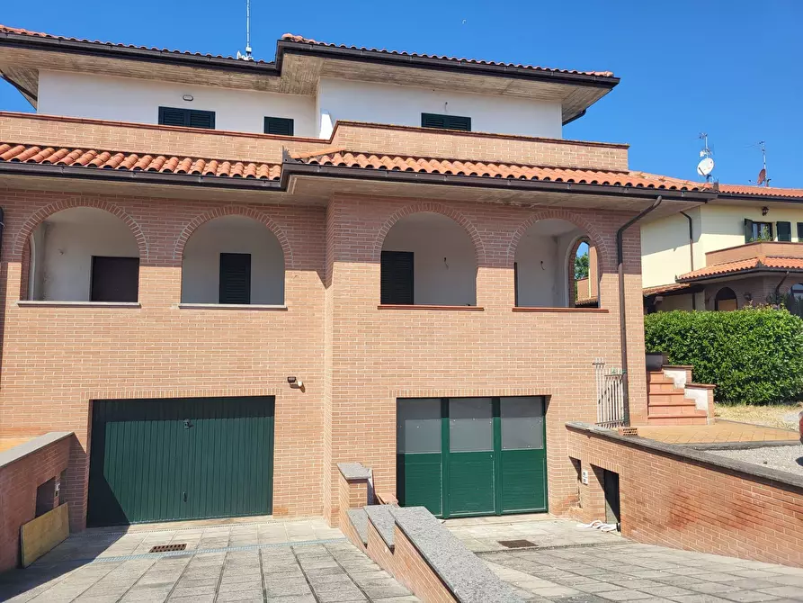 Immagine 3 di Appartamento in vendita  in Panicarola V.2 Agosto a Castiglione Del Lago