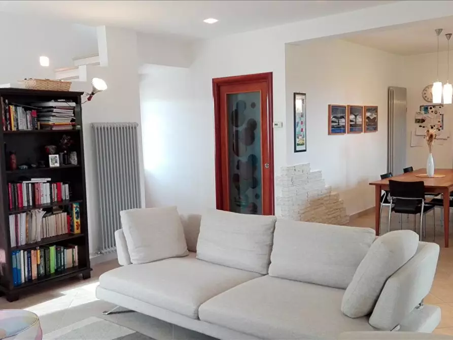 Immagine 9 di Villa in vendita  a Castiglione Del Lago